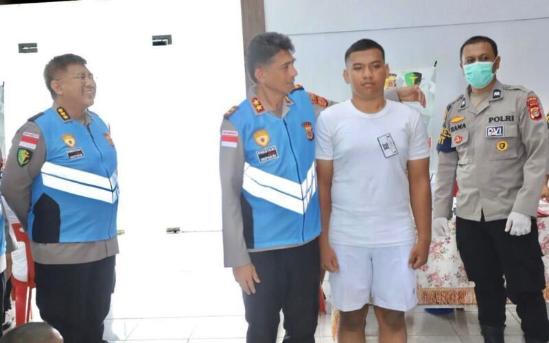 Kapolda Aceh Irjen Pol. Drs. Marzuki Ali Basyah, M.M., didampingi jajaran Pejabat Utama Polda Aceh, meninjau langsung pelaksanaan Pemeriksaan Kesehatan Tahap I bagi calon Taruna/i Akpol T.A. 2026 di Biddokkes Polda Aceh, Banda Aceh, Selasa (7/4/2026).