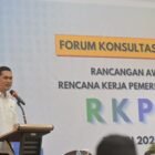 Sekretaris Daerah Aceh, M. Nasir, S.IP, M. SI membuka forum Konsultasi Publik Rancangan Awal rencana kerja Pemerintah Aceh Tahun 2027 di Aula Hotel Grand Nanggroe Aceh, Banda Aceh, (8/4/2026).