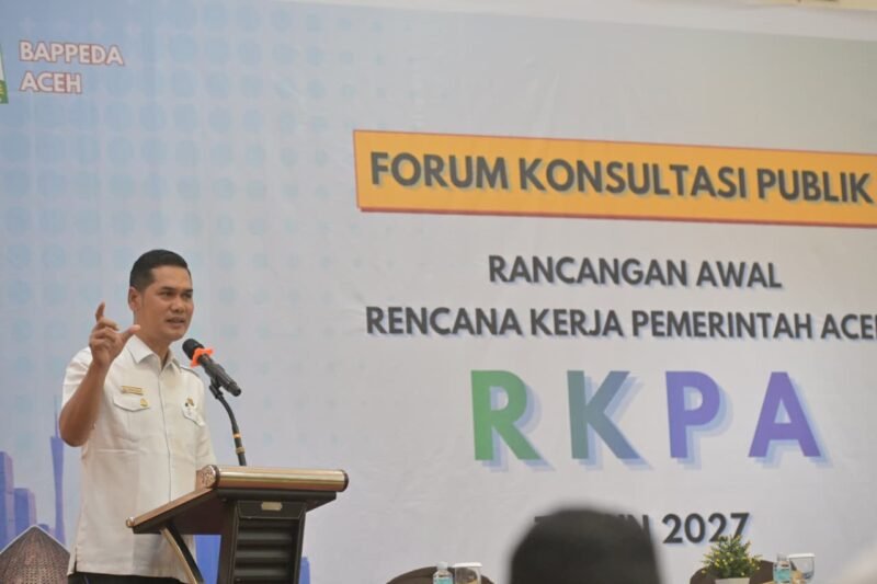 Sekretaris Daerah Aceh, M. Nasir, S.IP, M. SI membuka forum Konsultasi Publik Rancangan  Awal rencana kerja Pemerintah Aceh Tahun 2027 di Aula Hotel Grand Nanggroe Aceh, Banda Aceh, (8/4/2026). 