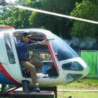 Salah satu peserta sedang beraksi dalam kategori IPSC Handgun pada kejuaraan menembak internasional Brimob X-Treme 2026 di Mako Korbrimob Polri, Kelapadua, Depok.