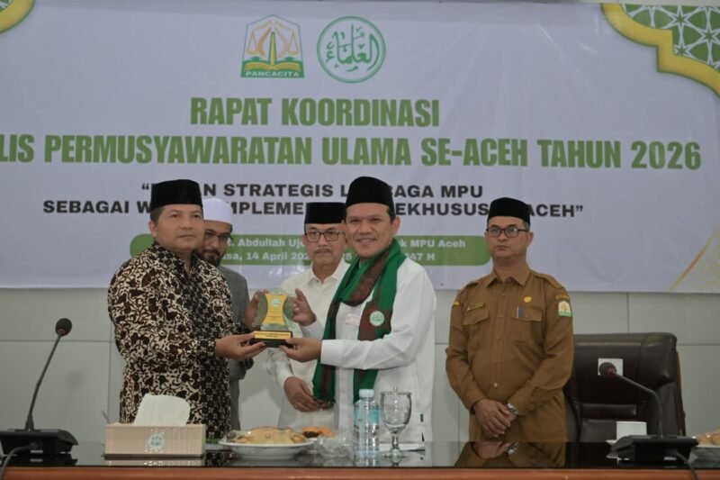 Wakil Gubernur Aceh, Fadlullah, SE membuka Rapat Koordinasi Majelis Permusyawaratan Ulama (MPU) Se AcehTahun 2026 dj Aula MPU Aceh, Aceh Besar (14/4/2026). 