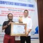 Sekretaris Daerah Aceh memberikan sambutan sekaligus membuka secara resmi kegiatan Uji Kompetensi Wartawan (UKW) dan Seminar Nasional AMSI Aceh 2026 di Hotel Ayani, Banda Aceh, Rabu (15/4/2026).