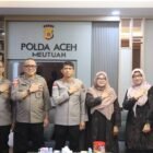 Kapolda Aceh, Irjen Pol. Drs. Marzuki Ali Basyah, M.M., saat menerima audiensi Dekan Fakultas Hukum Universitas Muhammadiyah Aceh (UNMUHA), Dr. Mainita, S.H., M.H.Kes, beserta jajaran di Mapolda Aceh, Banda Aceh, Kamis (16/4/2026).