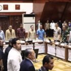 Gubernur Aceh, Muzakir Manaf (Mualem), menyampaikan sambutan dalam rapat konsultasi perubahan UUPA bersama Baleg DPR-RI di Anjong Mon Mata, Banda Aceh, Kamis (16/4/2026).