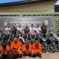 Personel Satreskrim Polresta Banda Aceh menunjukkan sejumlah unit sepeda motor hasil curian yang berhasil diamankan dari sebuah gudang di Kecamatan Jaya Baru.