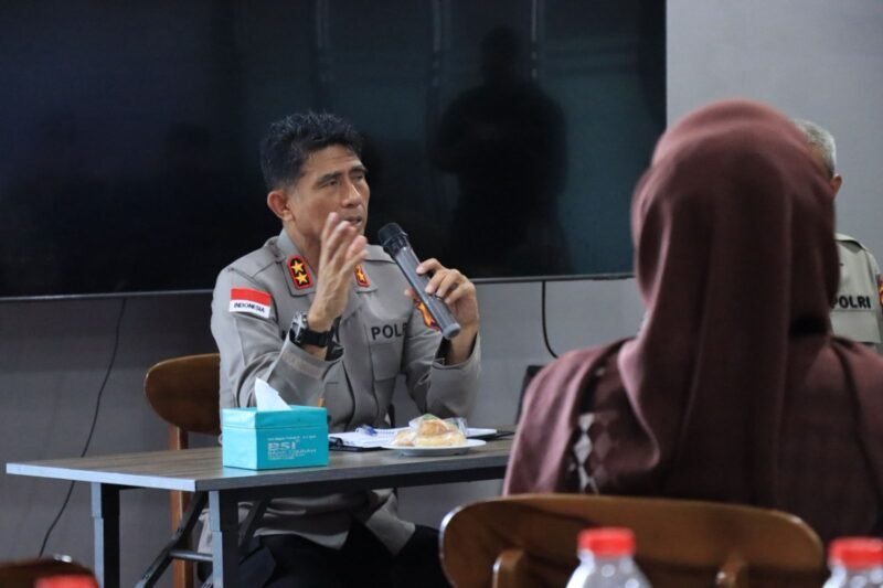 Kapolda Aceh berbincang santai dengan puluhan influencer muda dalam kegiatan 