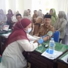 Wakil Bupati Aceh Besar Drs H Syukri bertindak selaku Pembina Apel Gabungan Organisasi Perangkat Daerah dalam rangka memperingati Hari Ulang Tahun Satuan Perlindungan Masyarakat (Satlinmas) ke-64 tahun 2026 di halaman Kantor Bupati Aceh Besar, Senin (20/4/2026).