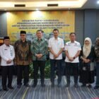 Sekretaris Daerah Aceh M. Nasir S.IP MPA, membuka Rapat Koordinasi Penanggulangan Narkoba Tahun 2026 di Hotel Kyriad Muraya, Banda Aceh, Rabu (22/4/2026). Rakor yang digelar Dinas Syariat Islam Aceh bersama LEPADSI ini bertujuan memperkuat pengawasan dan penegakan hukum dalam upaya pencegahan serta pemberantasan narkoba di Aceh.