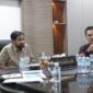 Gubernur Aceh, Muzakir Manaf, memimpin rapat koordinasi membahas perkembangan dan validasi data Jaminan Kesehatan Aceh (JKA) di Meuligoe Gubernur, Kamis, 23 April 2026.Rapat tersebut dihadiri oleh Sekretaris Daerah Aceh M. Nasir, Asisten Pemerintahan, Keistimewaan Aceh, dan Kesejahteraan Rakyat (Asisten I) Syakir, serta Pelaksana Tugas Kepala Dinas Kesehatan Aceh Ferdiyus, SKM, M.Kes.