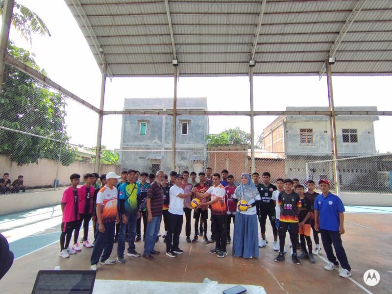 Para atlet takraw menghadiri pembukaan Selekda Atlet POPNAS Cabor Takraw, di Lapangan Takraw Kantor Camat Lhoknga, Kabupaten Aceh Besar, Sabtu (25/4/2026). FOTO/ MC ACEH BESAR