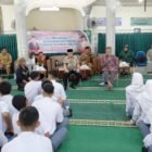Taufik Ismail dan LK Ara saat memberikan semangat literasi di SMAN 10 Banda Aceh, Senin 27/04/2026.