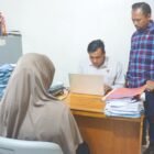 Personel Satreskrim Polresta Banda Aceh saat memberikan keterangan terkait pengamanan terduga pelaku DS (24), pengasuh di Yayasan BD yang diduga melakukan kekerasan terhadap anak di bawah umur.