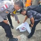 Personel Inafis Satreskrim Polresta Banda Aceh melakukan identifikasi dan olah Tempat Kejadian Perkara (TKP) di bantaran Krueng Doy, Gampong Punge Jurong, Kamis (30/4/2026).