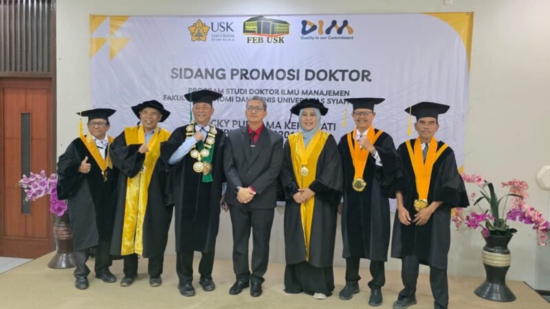 Karo SDM Polda Aceh, Kombes Pol. Ricky Purnama Kertapati, S.I.K., M.Si., saat mengikuti Sidang Promosi Doktor di Fakultas Ekonomi dan Bisnis Universitas Syiah Kuala (USK), Banda Aceh, Rabu (29/4/2026).