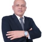 T Rival Amiruddin, sosok di balik kesuksesan PO JRG dan Mitra Rahayu, saat meninjau operasional armada. Di bawah kepemimpinannya, ia berhasil memperkuat konektivitas transportasi lintas provinsi sekaligus menjaga kualitas layanan bagi masyarakat Aceh.