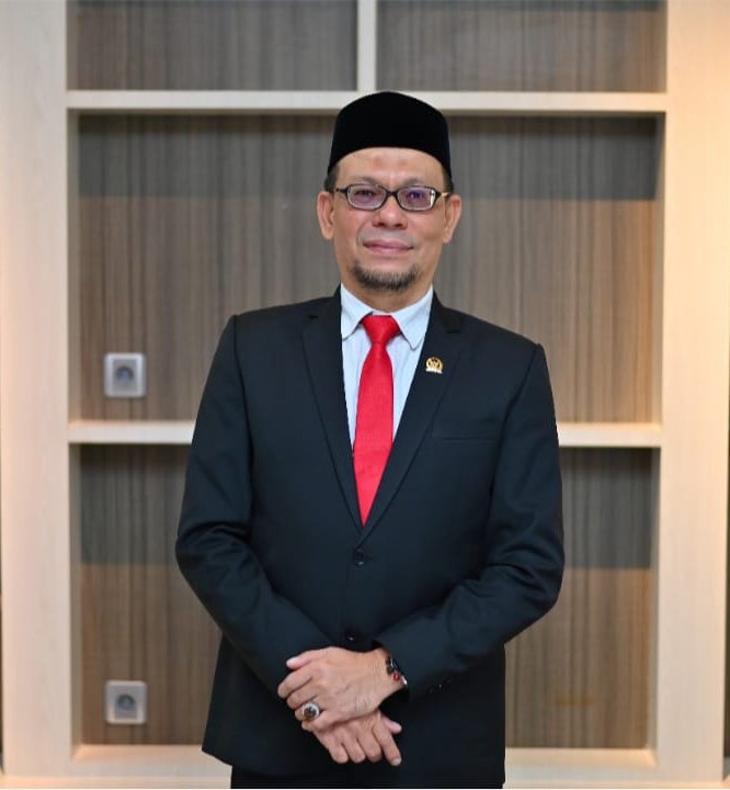 MTsN 1 Model Banda Aceh tembus Top 10 SMP/MTs terbaik nasional 2026. Wakil Ketua DPRK: bukti madrasah Aceh mampu bersaing. Prestasi diraih lewat budaya disiplin dan hat-trick Juara Umum PASCAL XIV, Sabtu 18/04/2026.