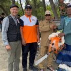 Ketua Panitia Milad ke-24 PKS Aceh, Zulfikar Aziz, SE (tengah), saat memberikan keterangan terkait rangkaian kegiatan Milad PKS yang berfokus pada penguatan ketahanan ekonomi, pangan, dan energi masyarakat Aceh, Rabu (28/4/2026).