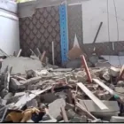 Sejumlah petugas gabungan dan warga berupaya melakukan penyisiran di reruntuhan Gedung KONI Sario, Manado, Sulawesi Utara, Kamis (2/4/2026). 