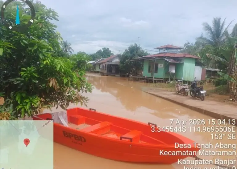 Sejumlah rumah warga terendam banjir akibat luapan air dengan ketinggian mencapai 100-130 cm. BPBD setempat terus melakukan pemantauan dan evakuasi di wilayah terdampak guna memastikan keselamatan warga di tengah cuaca ekstrem.