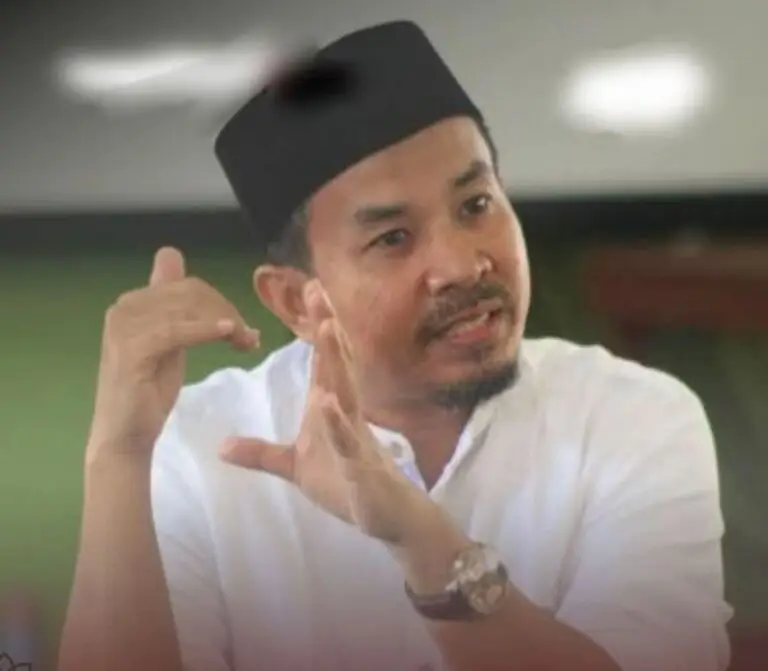 KRITIK TAJAM: Akademisi Universitas Syiah Kuala (USK), Dr. Nasrul Zaman ST MKes, saat memberikan keterangan terkait penolakannya terhadap rencana pembatasan Jaminan Kesehatan Aceh (JKA). 
