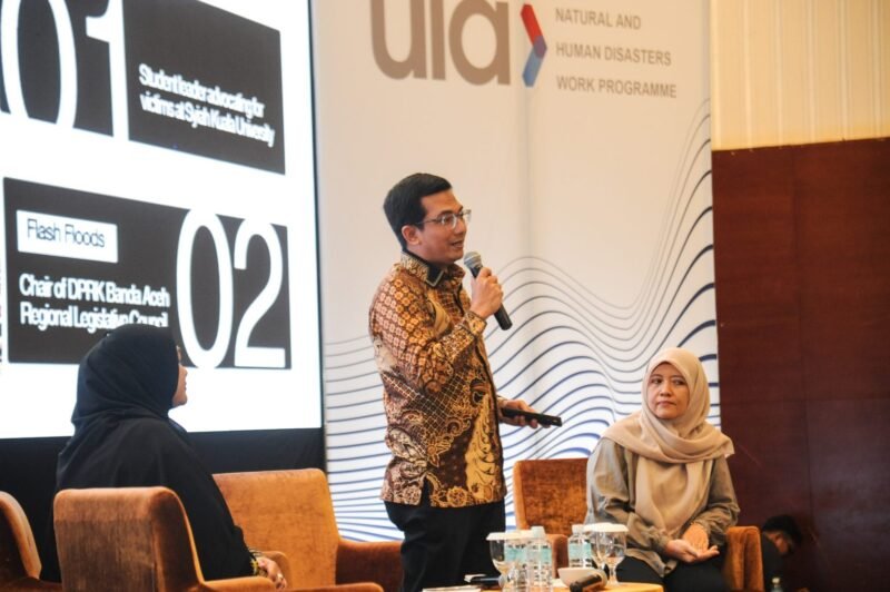 Ketua DPRK Banda Aceh Irwansyah saat memaparkan integrasi kebijakan, tata kelola, dan desain arsitektur berbasis risiko di Forum Arsitek Dunia, Hermes Hotel, Jumat (17/4/2026)