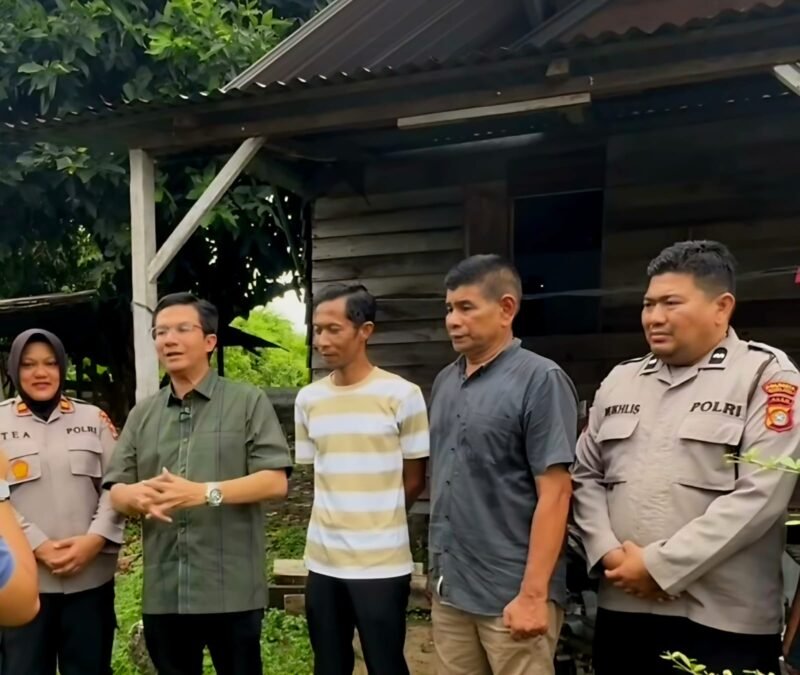 Ketua DPRK Banda Aceh Irwansyah klarifikasi kabar viral ibu kelaparan: Wardiah tinggal di Aceh Besar, telepon polisi karena takut suami, bukan lapar. Korban KDRT itu belum makan usai dari RS. Irwansyah beri sembako dan minta solusi bantuan jangka panjang, Jum'at 26/04/2026.