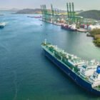 Menteri ESDM Bahlil Lahadalia saat memberikan keterangan pers di Kantor Kementerian ESDM, Jakarta, Jumat (10/4/2026). Bahlil mengonfirmasi bahwa Indonesia telah mulai merealisasikan impor minyak mentah (crude oil) dari Amerika Serikat sebagai bagian dari kesepakatan dagang resiprokal dan upaya memperkuat stok energi nasional.