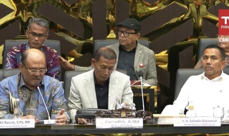 Ketua DPRA Zulfadhli bersama pimpinan dan ketua fraksi sampaikan masukan revisi UU Pemerintahan Aceh ke Baleg DPR RI, Senin (25/5/2026). Rapat dipimpin Wakil Ketua Baleg Ahmad Iman Sukri.
