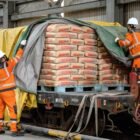 Solusi Bangun Indonesia meraih Green Label Platinum di Lhoknga, Narogong, dan Cilacap, serta Gold di Tuban untuk produksi semen yang lebih efisien dan ramah lingkungan. 