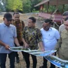 Wakil Gubernur Aceh, Fadhlullah (Dek Fadh), meninjau langsung hasil pembangunan jalan program Inpres Jalan Daerah (IJD) senilai Rp24 miliar di Kecamatan Kembang Tanjong, Pidie, Kamis (30/4/2026).