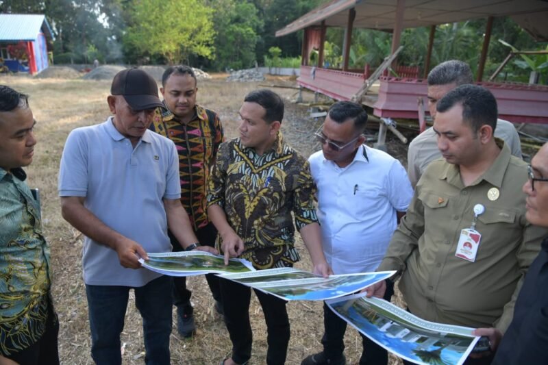 Wakil Gubernur Aceh, Fadhlullah (Dek Fadh), meninjau langsung hasil pembangunan jalan program Inpres Jalan Daerah (IJD) senilai Rp24 miliar di Kecamatan Kembang Tanjong, Pidie, Kamis (30/4/2026).