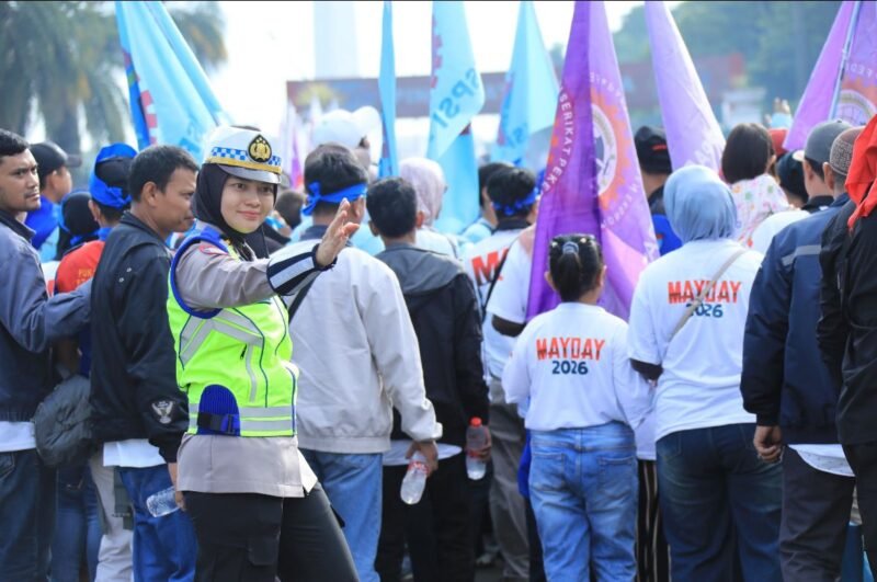 Suasana peringatan Hari Buruh Internasional (May Day) 2026 di kawasan Monas, Jakarta, Jumat (1/5/2026).