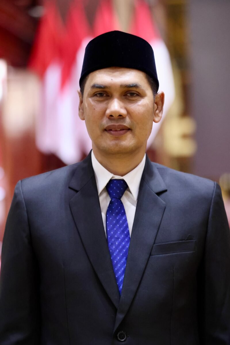 Sekretaris Daerah Aceh, M. Nasir, meninjau progres rehabilitasi lahan pertanian pascabencana di salah satu kabupaten di Aceh. Pemerintah Aceh mengalokasikan anggaran sebesar Rp380 miliar untuk optimasi lahan dan pembangunan infrastruktur irigasi guna mempercepat pemulihan ekonomi petani.