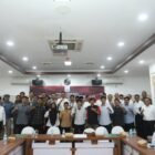 Sekretaris Daerah (Sekda) Aceh memimpin Forum Group Discussion (FGD) bersama perwakilan mahasiswa dan Organisasi Kepemudaan (OKP) terkait Pergub Nomor 2 Tahun 2026 tentang Jaminan Kesehatan Aceh (JKA) di Ruang Rapat Potensi Daerah, Kantor Gubernur Aceh, Banda Aceh, Senin (4/5/2026).