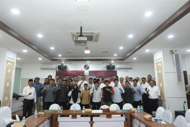 Sekretaris Daerah (Sekda) Aceh memimpin Forum Group Discussion (FGD) bersama perwakilan mahasiswa dan Organisasi Kepemudaan (OKP) terkait Pergub Nomor 2 Tahun 2026 tentang Jaminan Kesehatan Aceh (JKA) di Ruang Rapat Potensi Daerah, Kantor Gubernur Aceh, Banda Aceh, Senin (4/5/2026).