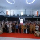 Asisten I Sekdakab Aceh Besar Farhan AP, menghadiri kegiatan penyerahan lulusan SMK Negeri 3 Banda Aceh kepada pemerintah daerah serta perayaan Festival DWADYANIFITY di Aula SMKN 1, 2, dan 3 Banda Aceh, kawasan Lhong Raya, Banda Raya, Senin (4/5/2026). FOTO/MC ACEH BESAR