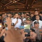 Sekda Aceh M. Nasir saat memberikan tanggapan atas tuntutan mahasiswa terkait revisi Pergub JKA di Kantor Gubernur Aceh, Banda Aceh, Senin (4/5/2026). Pemerintah meminta waktu untuk mengimplementasikan regulasi tersebut sebelum melakukan evaluasi menyeluruh.
