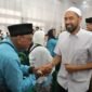 Gubernur Aceh, Muzakir Manaf (Mualem), memberikan arahan saat melepas keberangkatan 393 calon jemaah haji kloter pertama di Asrama Haji Embarkasi Aceh, Banda Aceh, Selasa (5/5/2026).