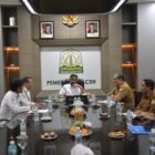 Gubernur Aceh, H. Muzakir Manaf (Mualem), saat menerima kunjungan Direktur Pemanfaatan Ruang Pesisir dan Pulau-pulau Kecil KKP, Permana Yudiarso, di Meuligoe Gubernur Aceh, Selasa (5/5/2026). 