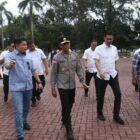 Kapolda Aceh Irjen Pol. Marzuki Ali Basyah bersama Sekda Aceh M. Nasir Syamaun meninjau titik kerusakan fasilitas publik di Kantor Gubernur Aceh, Banda Aceh, Rabu (6/5/2026).