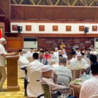 Gubernur Aceh Muzakir Manaf (Mualem) memberikan sambutan dalam acara silaturahmi bersama para ulama kharismatik dan tokoh masyarakat Aceh di Anjong Mon Mata, Kompleks Meuligoe Gubernur Aceh, Banda Aceh, Sabtu (9/5/2026).