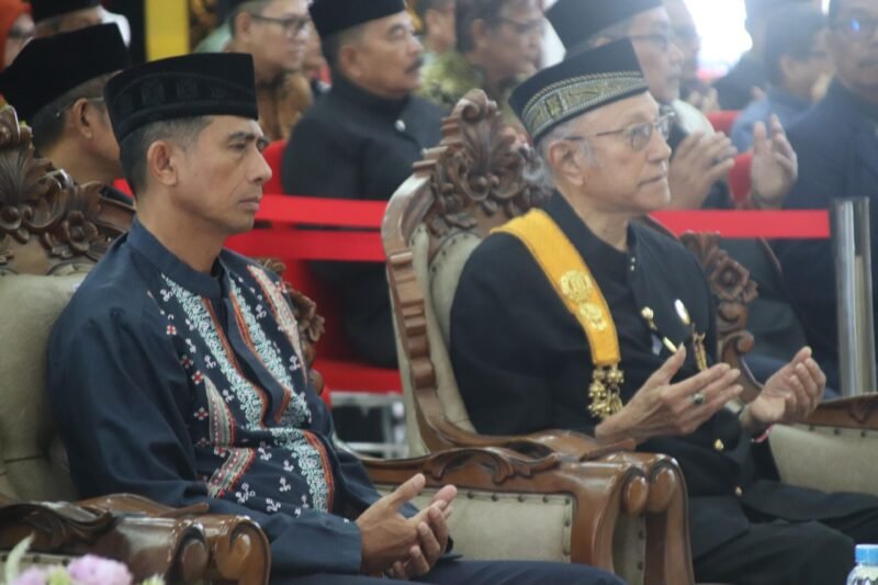 Kapolda Aceh Irjen Pol. Drs. Marzuki Ali Basyah, M.M., saat menghadiri Pengukuhan Pengurus Majelis Adat Aceh (MAA) Masa Bhakti 2026–2031 di Pendopo Wali Nanggroe, Aceh Besar, Sabtu (9/5/2026).