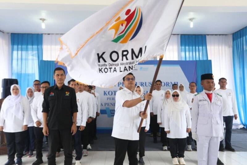 Sekretaris Daerah (Sekda) Aceh, M. Nasir, memberikan sambutan saat melantik pengurus Komite Olahraga Masyarakat Indonesia (KORMI) Kota Langsa periode 2026-2030 di Aula Pendopo Walikota Langsa, Minggu (10/5/2026).