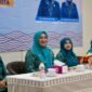 Ketua TP PKK Aceh, Marlina Muzakir (Kak Na), saat memberikan arahan pada kegiatan Penguatan Kapasitas Sekretaris dan Dasawisma se-Aceh di aula Arpen Bungalow Iboih, Sabang, Minggu (10/5/2026).