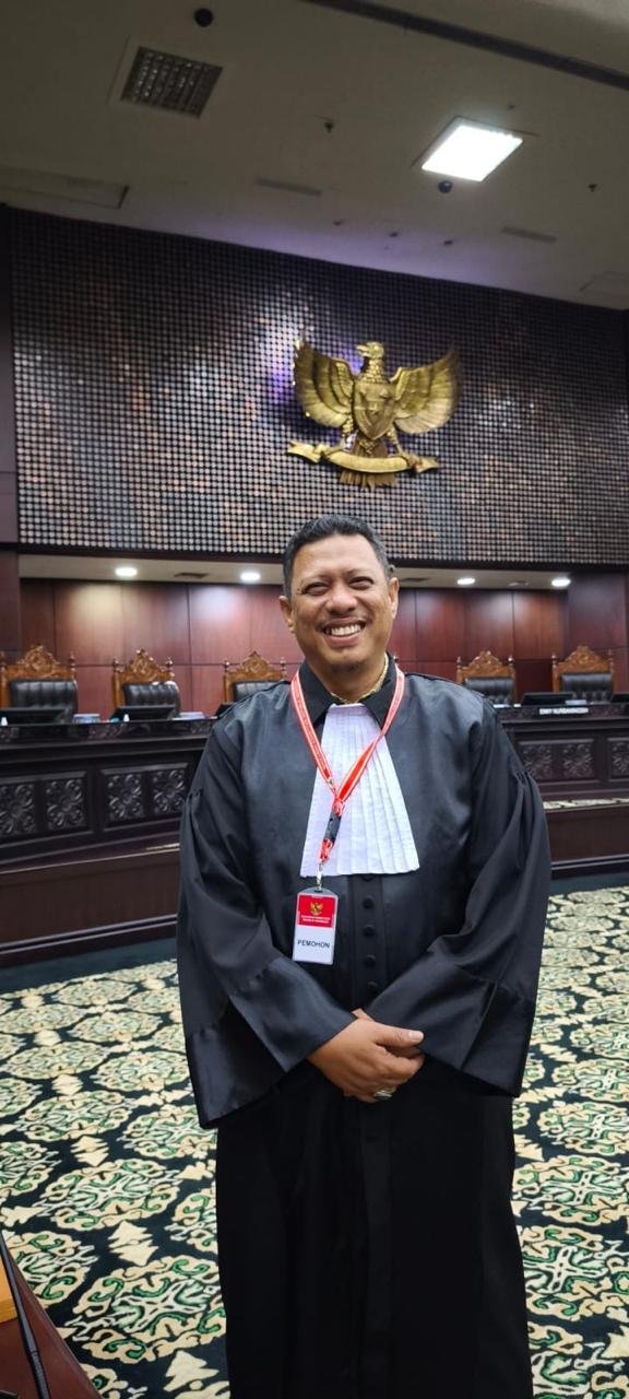 Penyidik Unit Cyber Polda Aceh menetapkan pria berinisial J sebagai tersangka kasus pencemaran nama baik terhadap Sekda Aceh, M. Nasir Syamaun, terkait unggahan hoaks dana bantuan bencana.