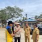 Wakil Gubernur Aceh didampingi Wakil Bupati Aceh Tamiang, Ismail, S.E.I., dan Sekda Drs. Syuibun Anwar, melihat langsung kondisi ruas jalan di kawasan Rantau, Aceh Tamiang, Selasa (12/5/2026).