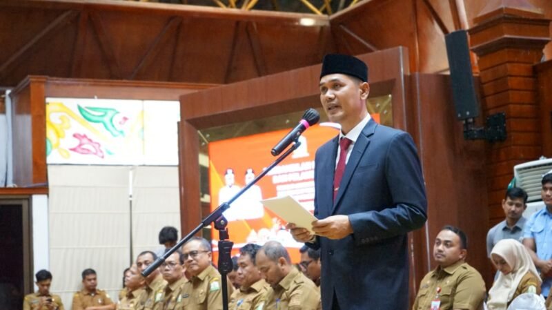 Sekretaris Daerah (Sekda) Aceh, M. Nasir, melantik sejumlah pejabat administrator dan pengawas di lingkungan Pemerintah Aceh di Meuligoe Gubernur Aceh, Selasa (12/5/2026).