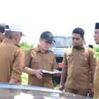 Bupati Aceh Besar, Muharram Idris, didampingi Kadis PUPR Aceh Besar, Plt Kadis Sosial Aceh Besar, dan Kadis DLHK Aceh Besar saat meninjau lokasi fınalisasi lahan pembangunan Sekolah Rakyat di kawasan Bukit Meusara, Kota Jantho, Selasa (12/05/2026). FOTO/MC ACEH BESAR