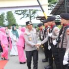 Kapolda Aceh, Irjen Pol. Marzuki Ali Basyah, M.M., menandatangani prasasti pembangunan Mako Polsek Dabun Gelang saat melakukan kunjungan kerja di Polres Gayo Lues, Rabu (13/5/2026).