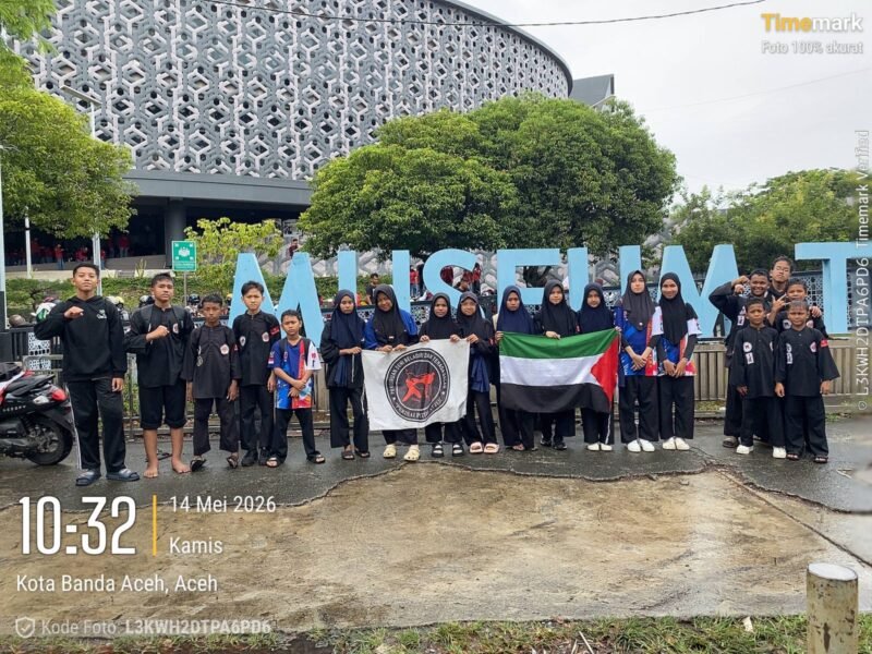 50 askar Perisai Putih Atjeh gelar Napak Nilas 15-20 km di Aceh Besar, 13/5/2026. Telusuri jejak sejarah Islam dan budaya untuk perkuat persatuan generasi muda.